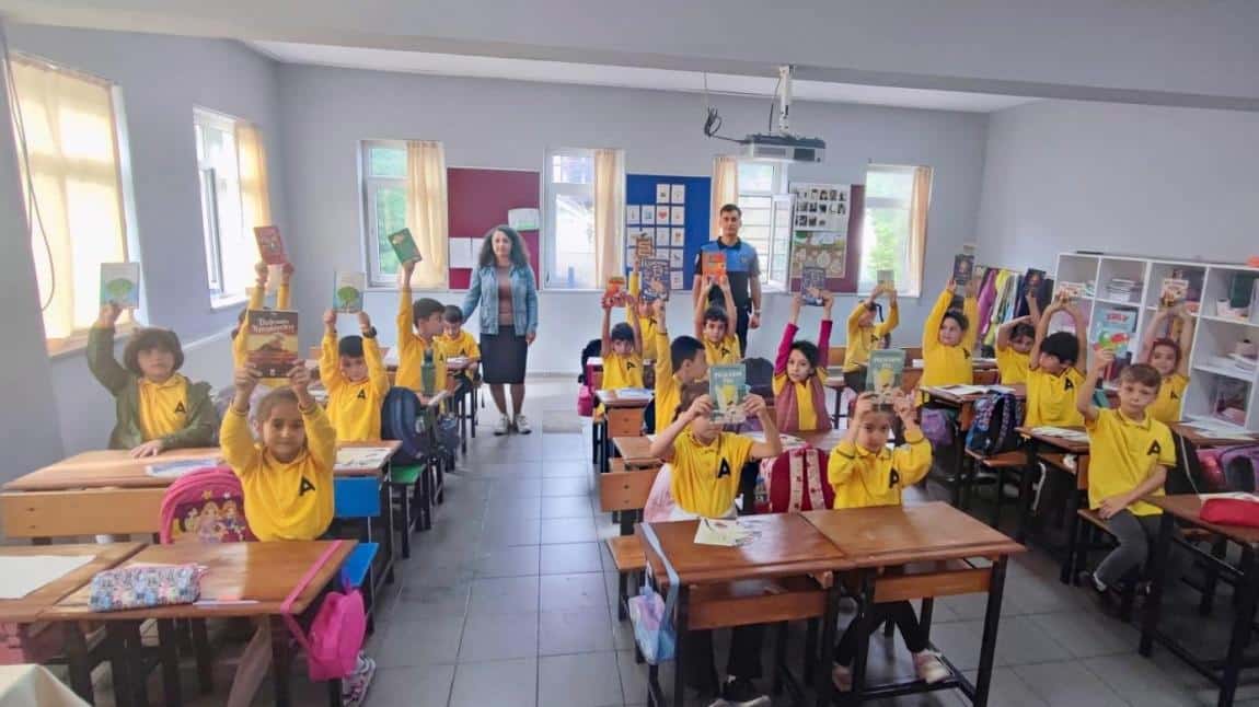 Polis teşkilatımız okulumuza anlamlı bir ziyarette bulundu.